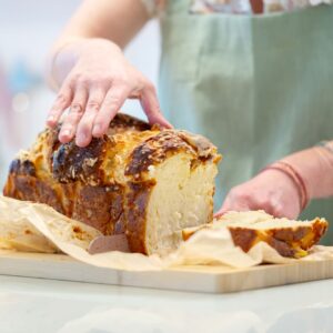 Brioche faite maison coupée